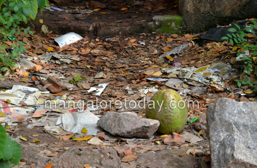 Garbage infront of BJP Office Mangalore